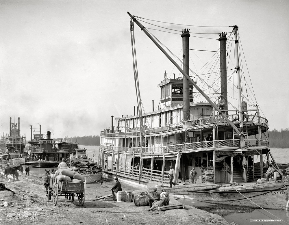 #9 The levee.” And the sternwheeler Falls City, Vicksburg, Mississippi, circa 1900