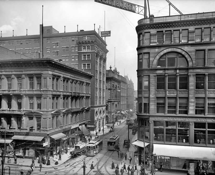 #17 Vine Street at Fifth, Cincinnati, 1907
