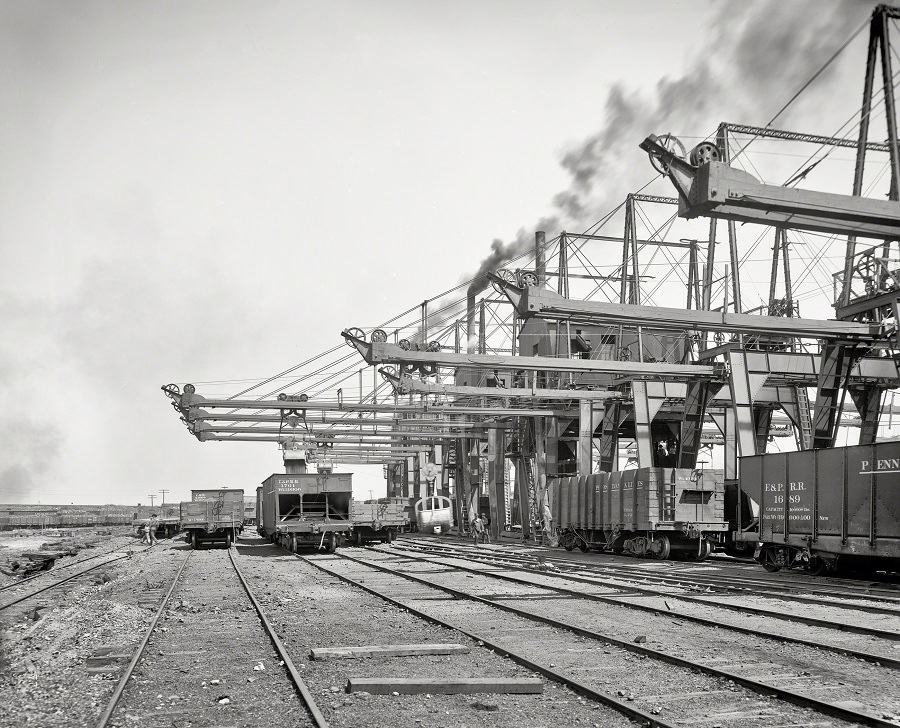 #51 Cleveland & Pittsburgh ore docks, Cleveland circa 1906