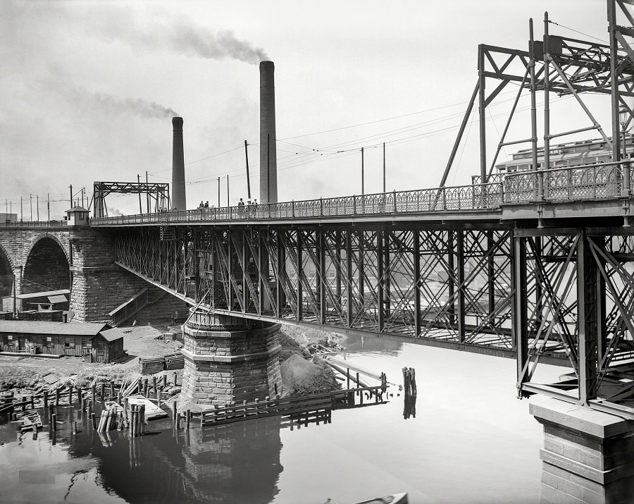 #12 Superior Avenue viaduct over the Cuyahoga River, Cleveland, Ohio, circa 1910