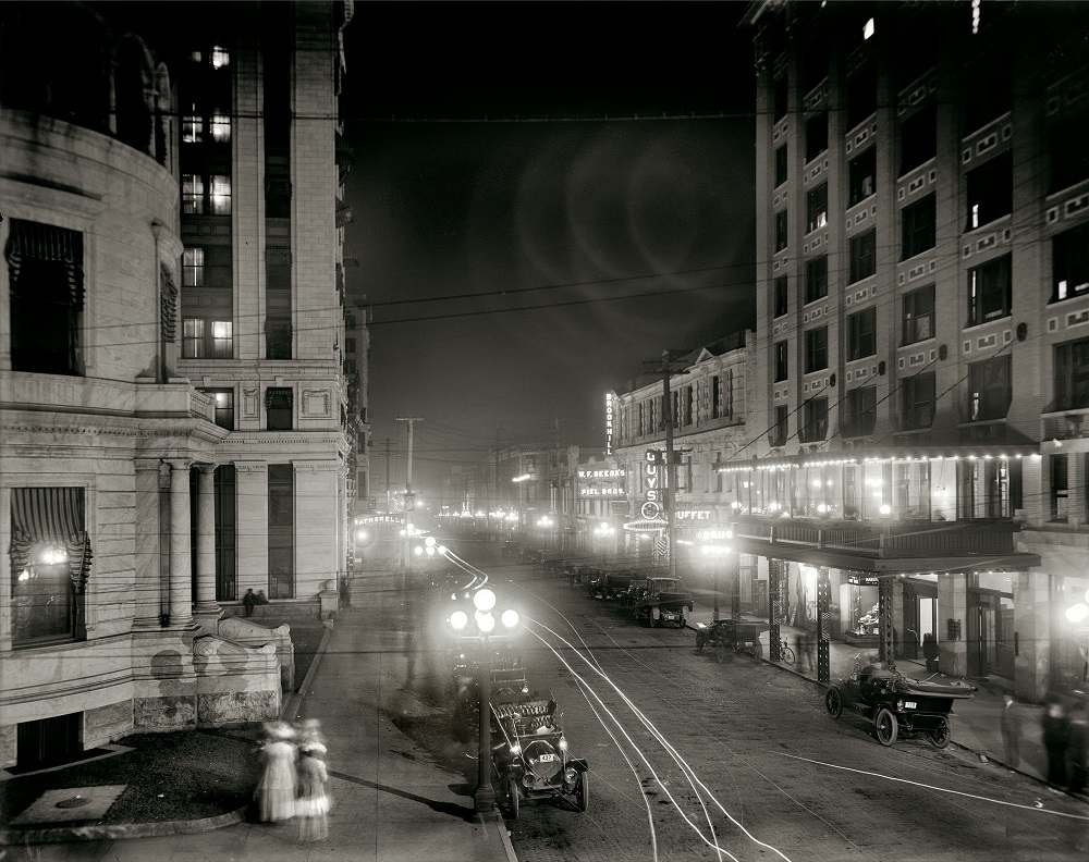 #14 Forsyth Street at night, Jacksonville, Florida, circa 1910