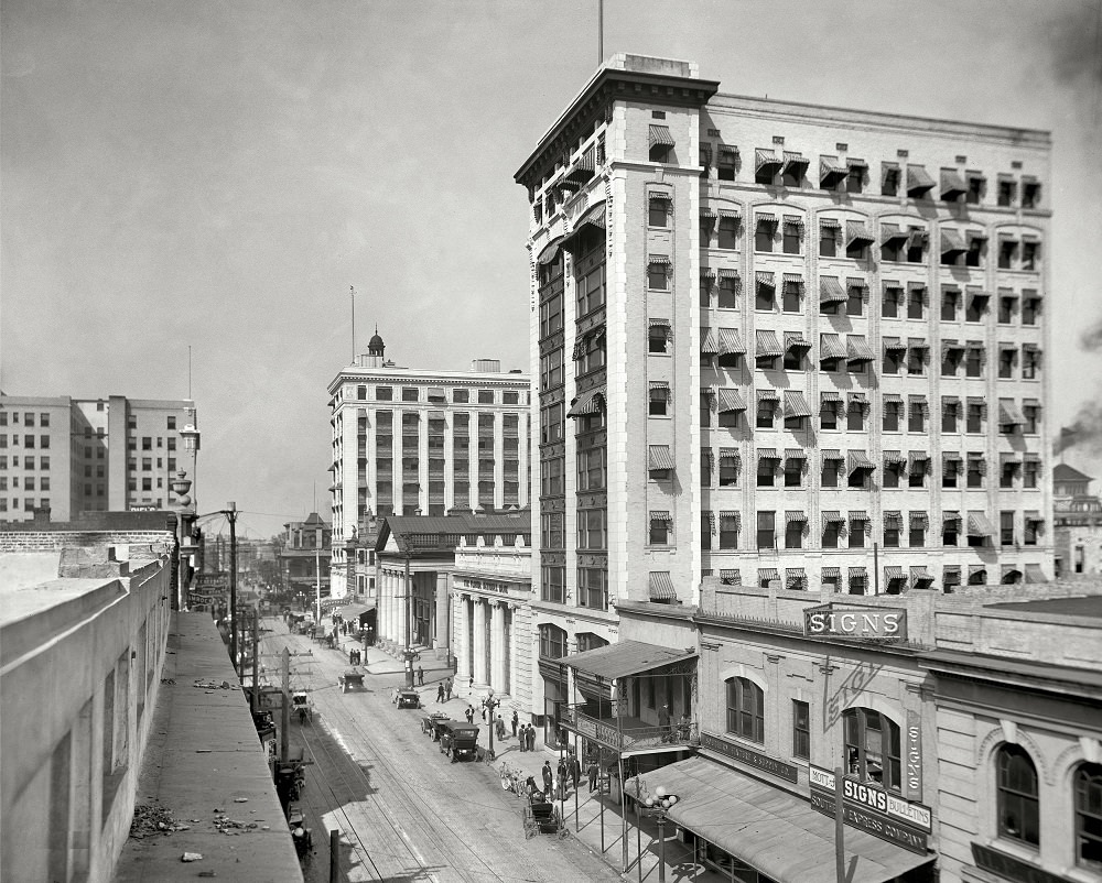 #22 Bisbee Building and Bankers, Jacksonvile, 1910