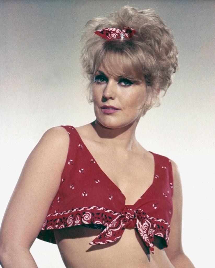 #27 Kim Novak on the set of Kiss Me, Stupid