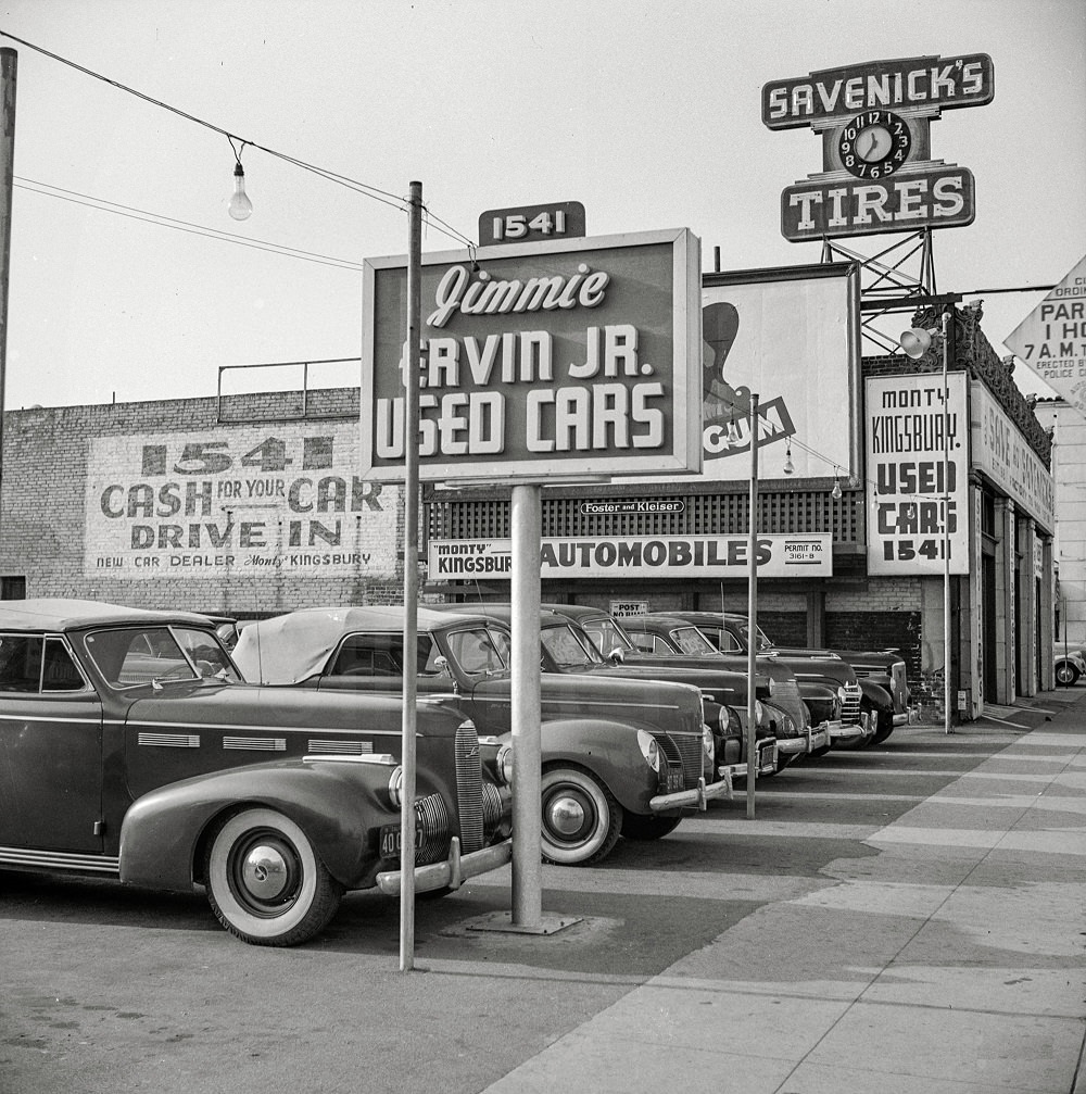 #17 Used Car dealership, Los Angeles, 1942