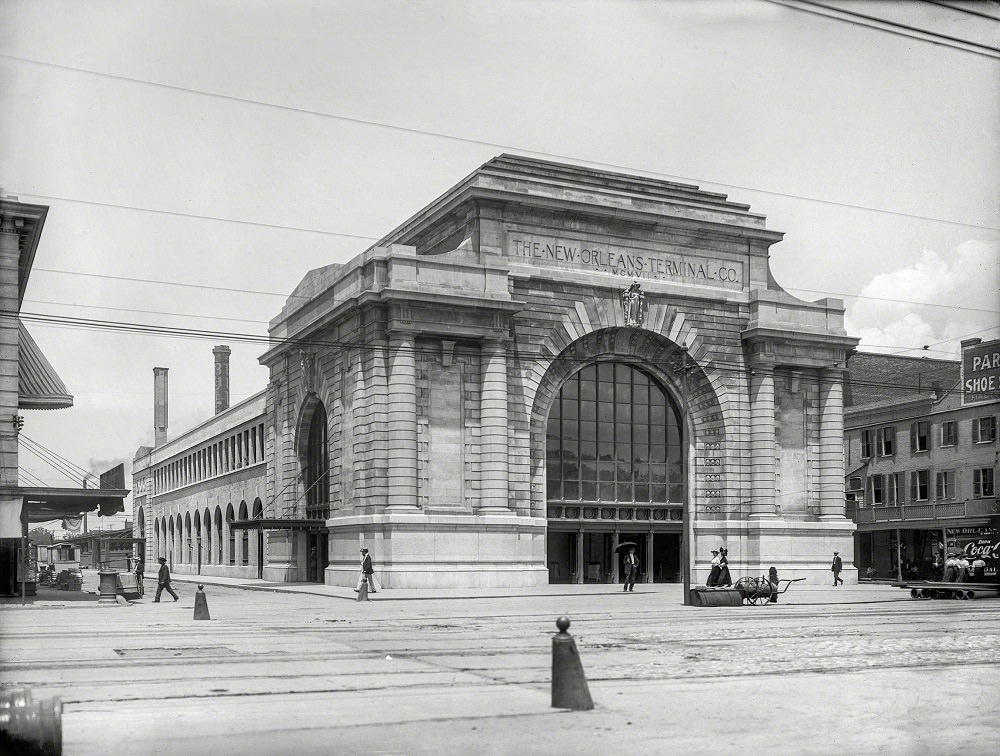 #19 Terminal Station, Canal Street,New Orleans circa 1910. Demolished in 1956
