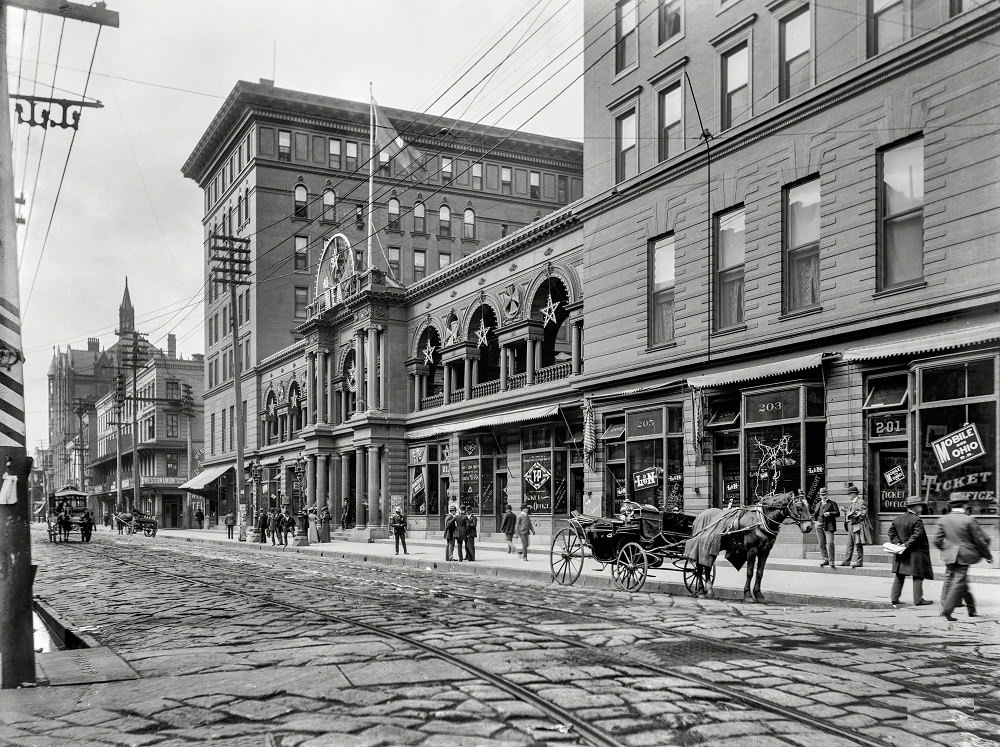 #39 St. Charles Hotel, St. Charles Street, New Orleans, 1900