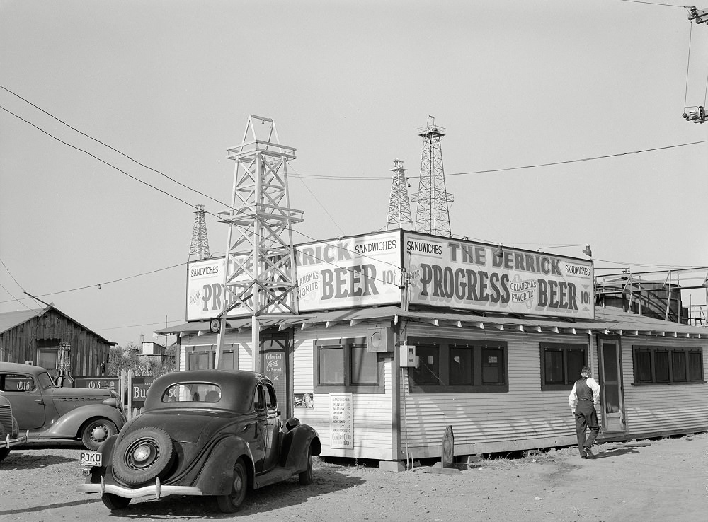 #7 The Derrick, roadhouse in Oklahoma City oil field, August 1939