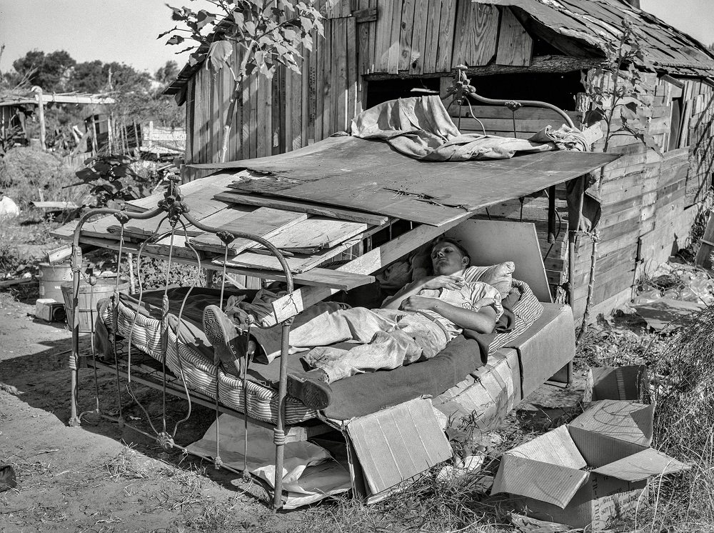#4 Bed with roof over it in May Avenue camp, Oklahoma City, July 1939