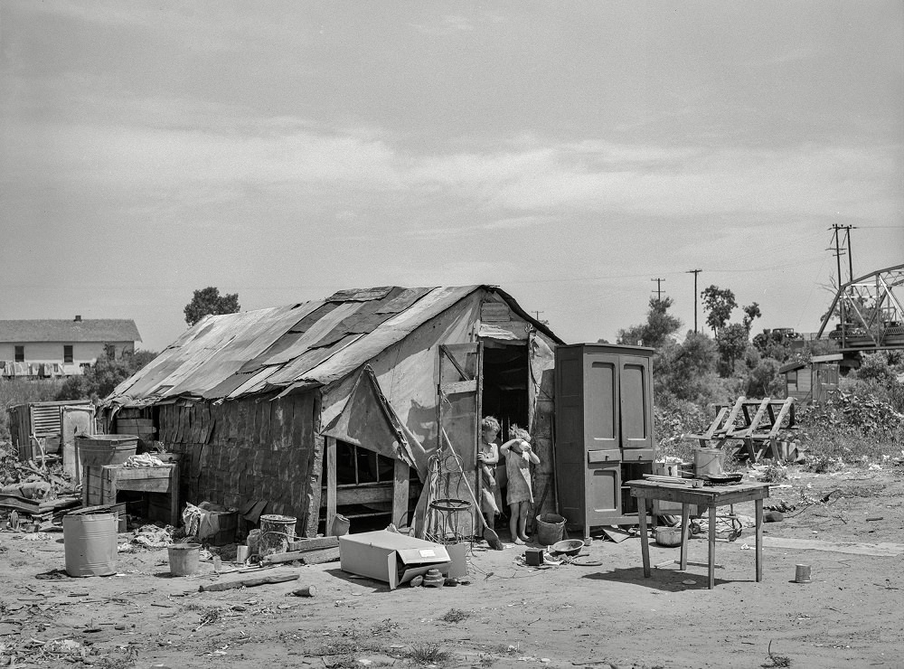 #9 Shack of family living in May Avenue camp, Oklahoma City, July 1939