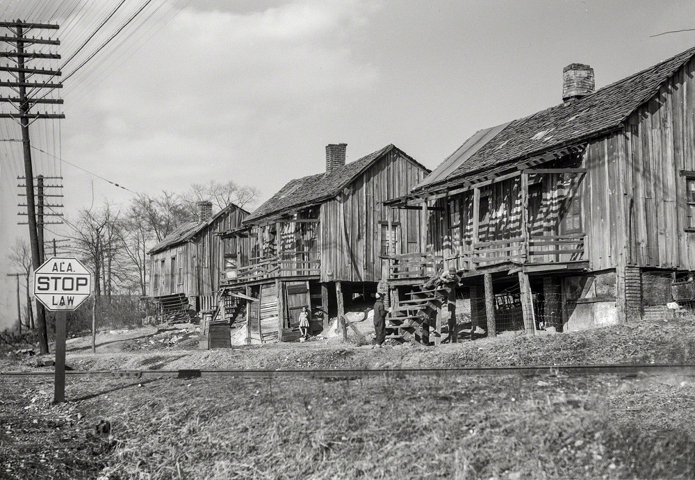 #13 Coal miners’ housing in Birmingham, Alabama, 1937