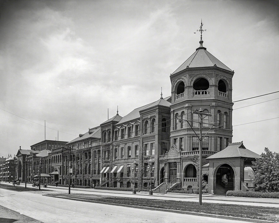 #25 Mechanics Hall, Huntington Avenue, 1906. It was demolished in 1959 to make way for Prudential Center
