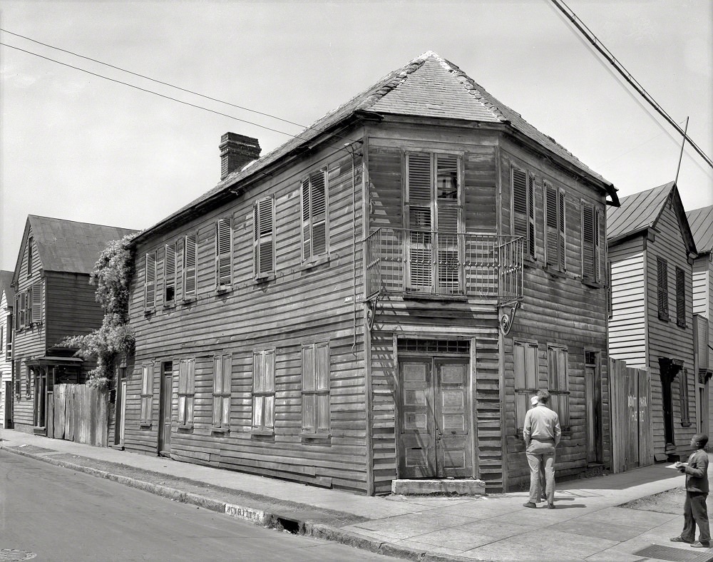 #6 Old House, Henrietta and Elizabeth streets, Charleston, South Carolina, 1937