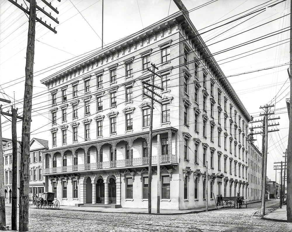 #19 Hotel St. John (Mills House), Meeting Street, Demolished in 1968. Charleston, South Carolina, circa 1905