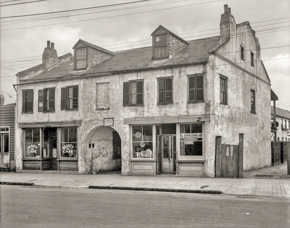 #15 Tavern, Calhoun Street, Charleston, 1937
