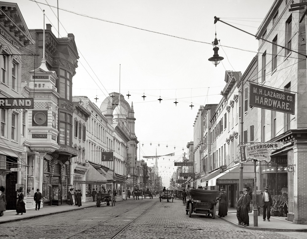 #43 King Street looking north, Charleston, 1910