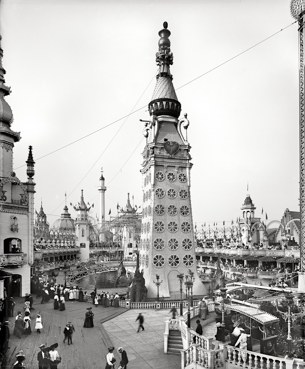 #18 Main tower, Luna Park, Coney Island, New York circa 1905