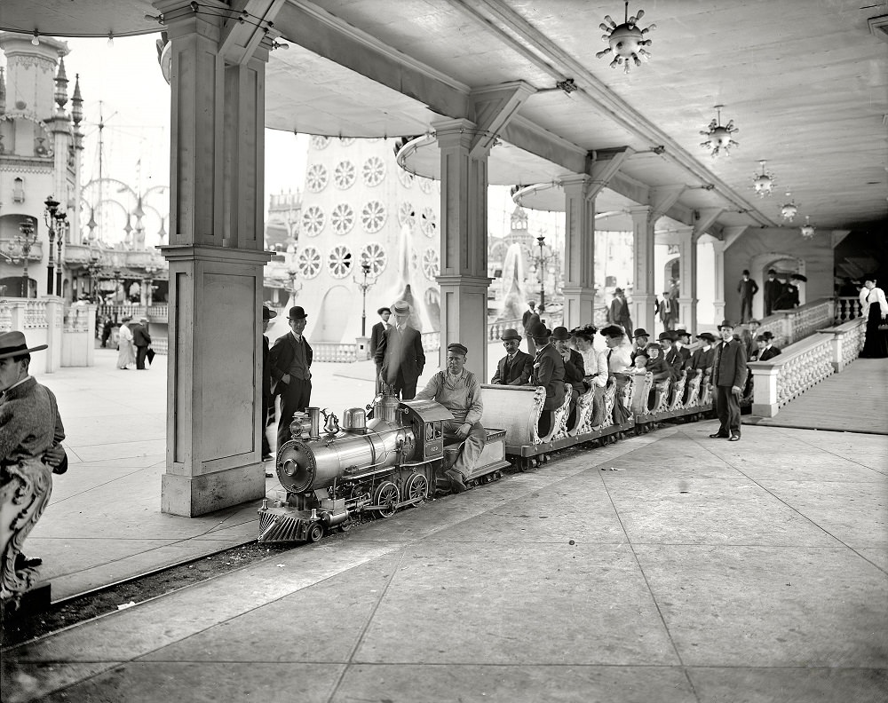 #29 Miniature railway, Coney Island, New York circa 1905