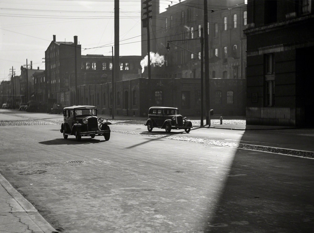 #41 Cars on South Fifth Street, Philadelphia, Pennsylvania, Spring 1938