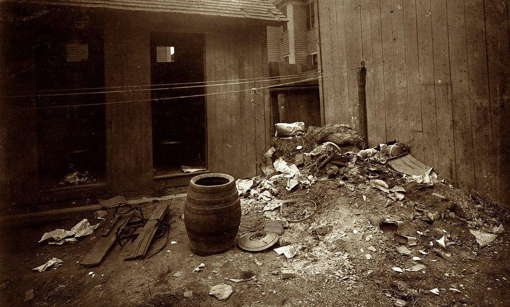 #17 Privies and clothesline, 70 Borden Street, Providence, November 1912