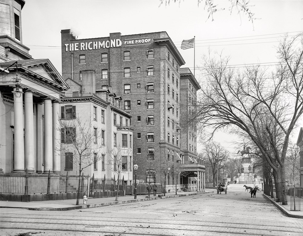 #19 Grace Street and Capitol Square east from 8th, Richmond, Virginia, circa 1907