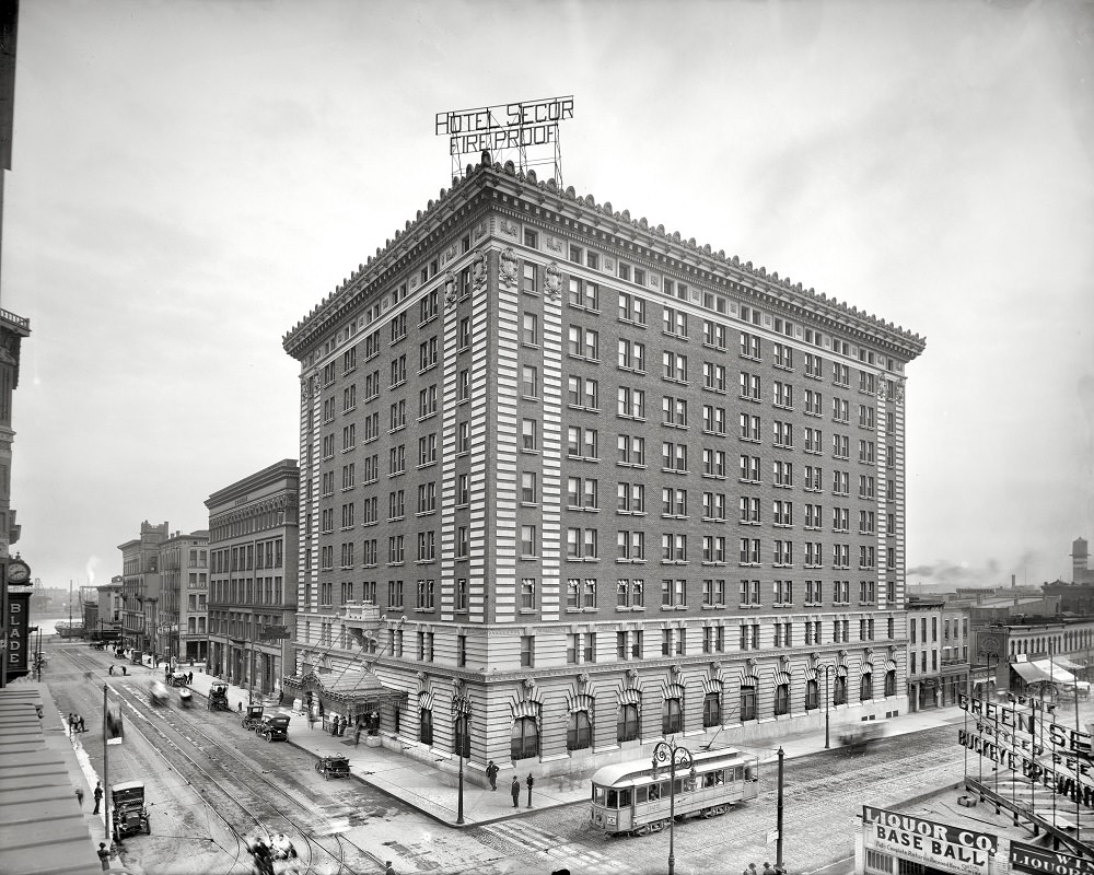 #19 Toledo, Ohio, circa 1909. “Hotel Secor, Jefferson Avenue and Superior Street.”