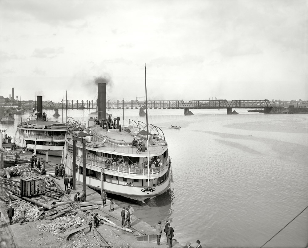 #17 Sidewheeler Frank E. Kirby at steamer landing, Toledo, 1910