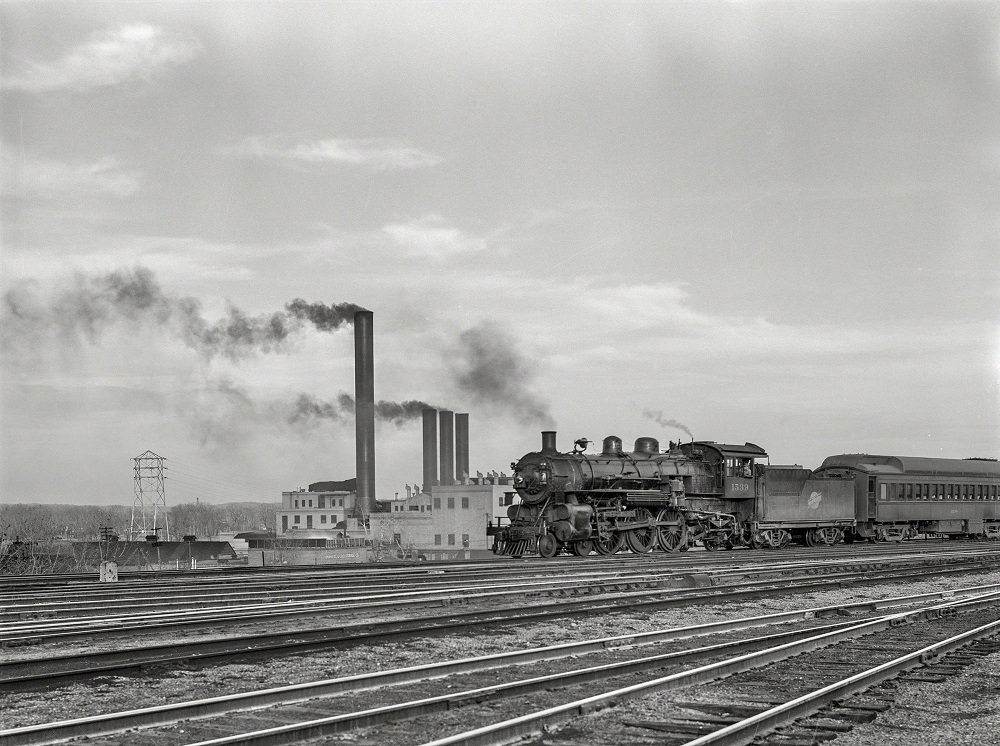#29 Nebraska Power Co. plant and railroad yard at Omaha, November 1938