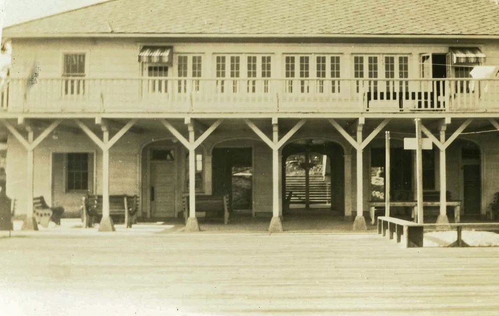 #19 The first men and women bath house, Pensacola, 1910