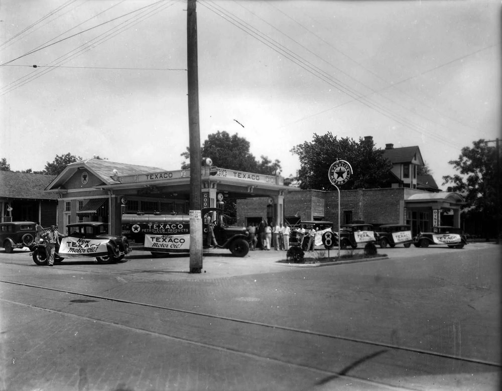 #34 Texaco station located at 400 East Gadsden Street, Pensacola, 1934