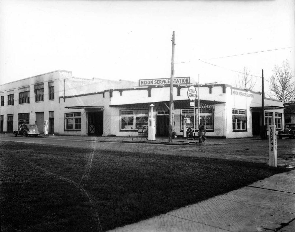 #28 The Mixon Service Station, Pensacola, 1937