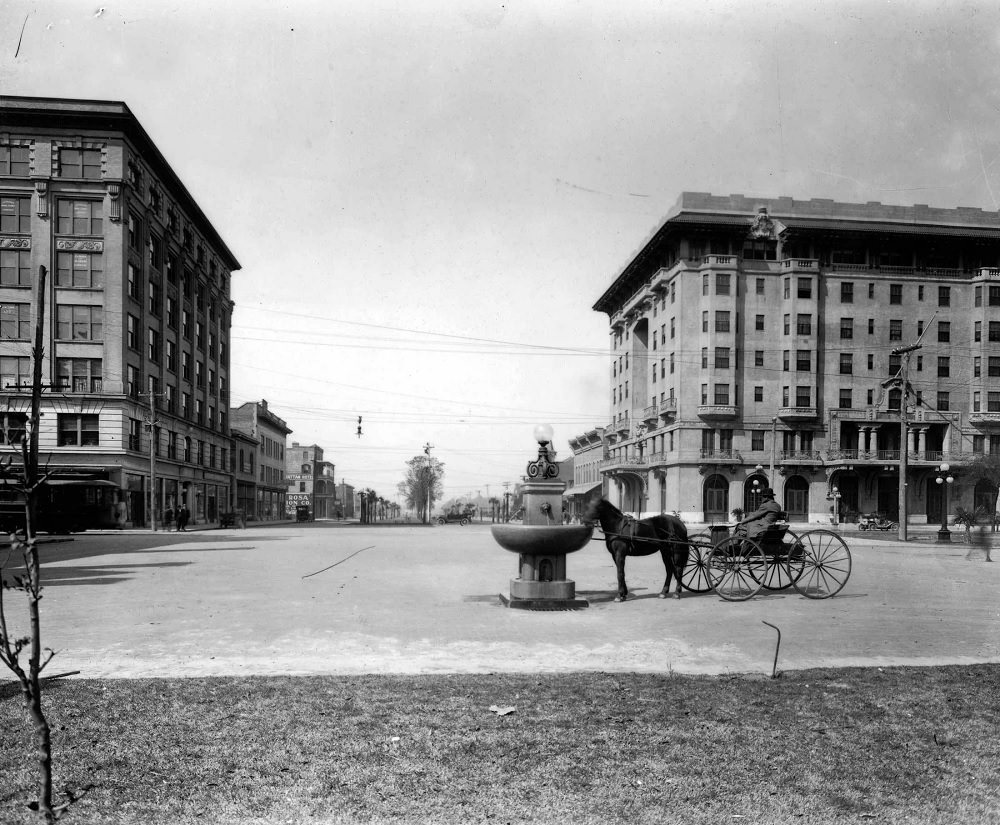 #62 Palafox and Garden streets, looking west, Pansacola, 1912