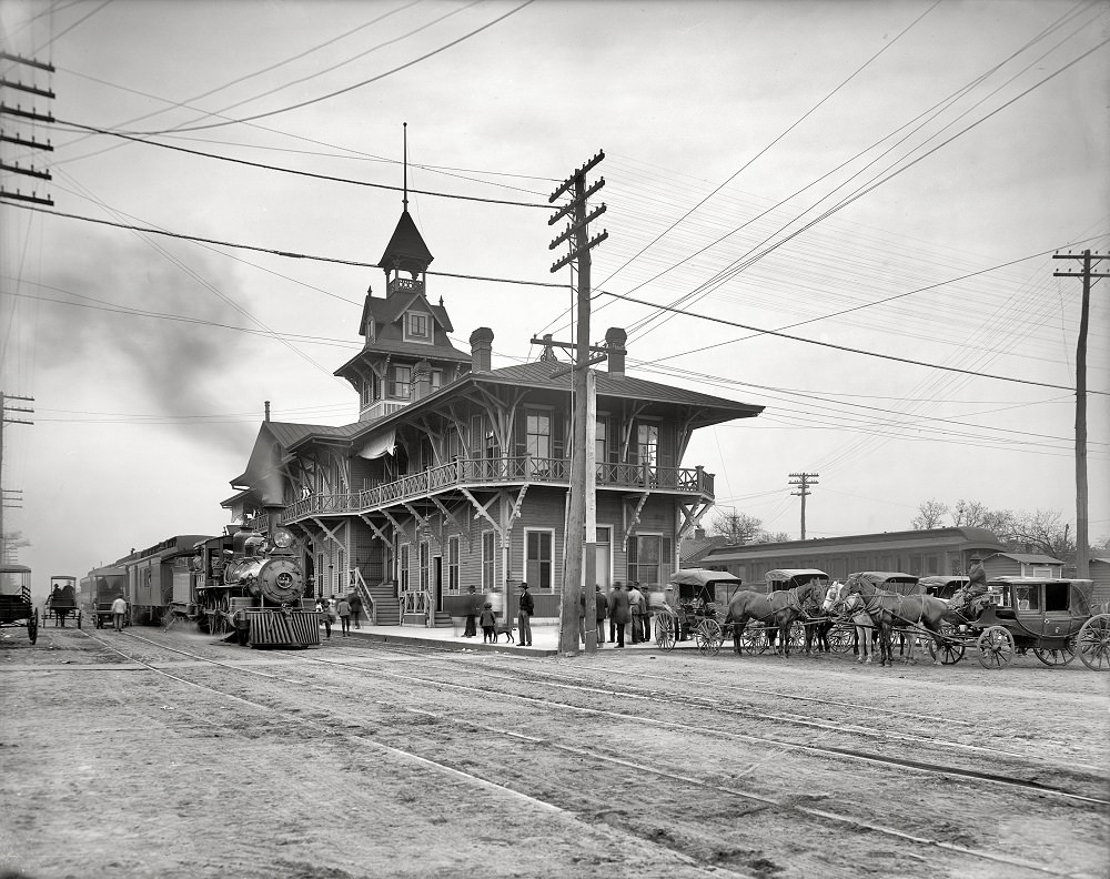 #5 Louisville & Nashville Railway station, Pensacola, Florida, circa 1910