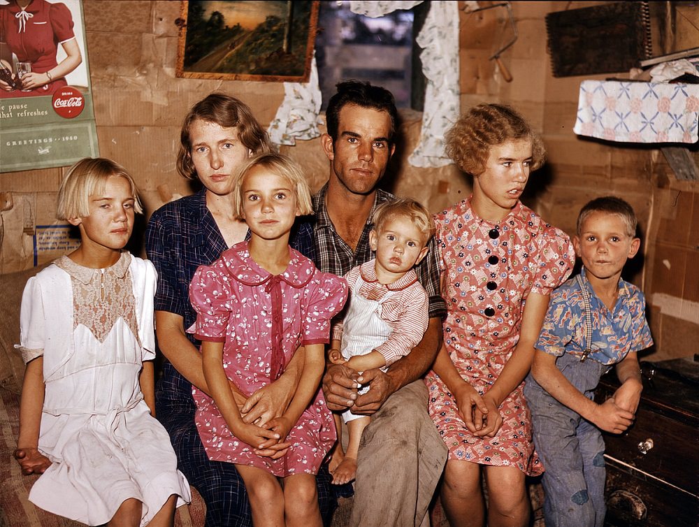 #10 The Jack Whinery family in their Pie Town dugout, Pie Town, New Mexico, Sep 1940