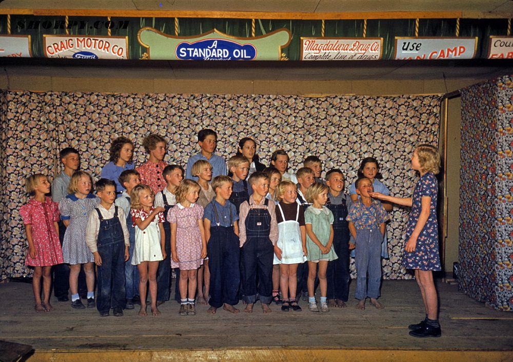 #31 Pie Town schoolchildren singing, October 1940