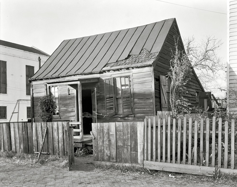 #7 Old house on Fahm Street, West Side, Savannah, Georgia, circa 1939