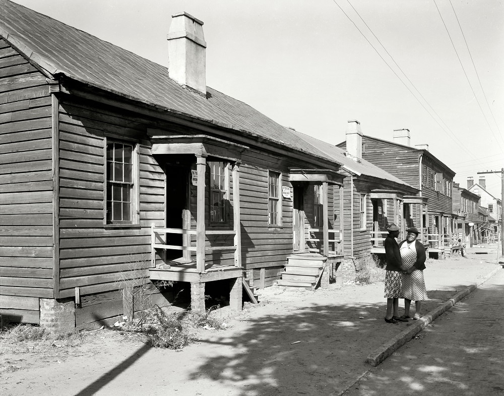 #34 Fahm Street, west side, Savannah, Georgia, circa 1939