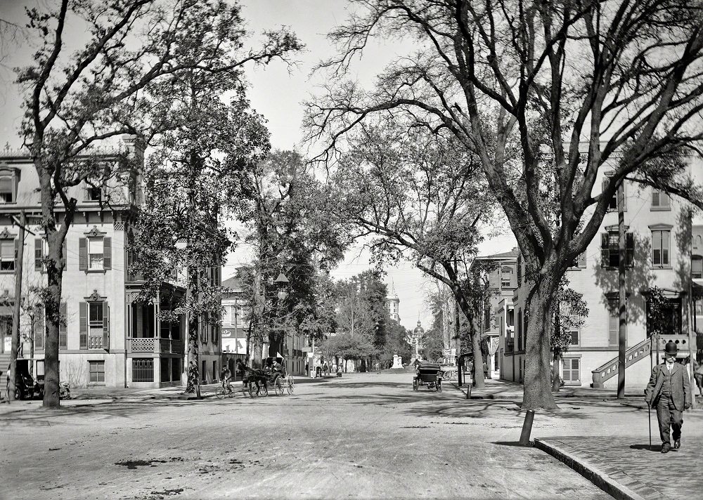#1 Bull Street at Liberty Street, and City Hall, Savannah, 1906