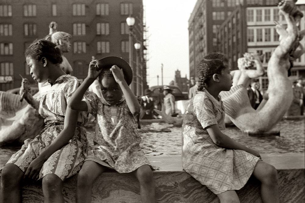 #2 Fountain in front of Union Station, St. Louis, Missouri, May 1940
