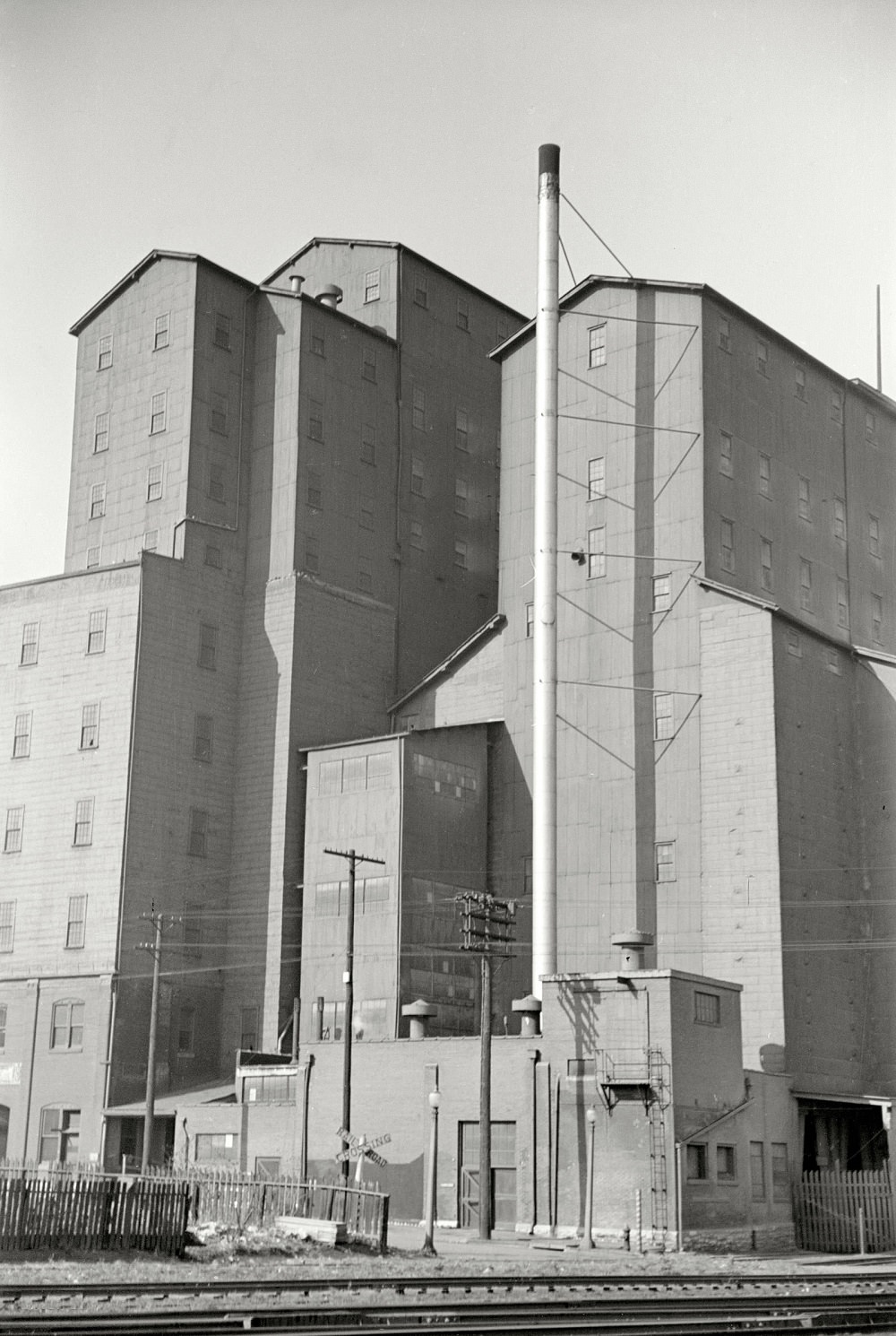#53 Grain elevator on riverfront, St. Louis, Missouri, January 1939
