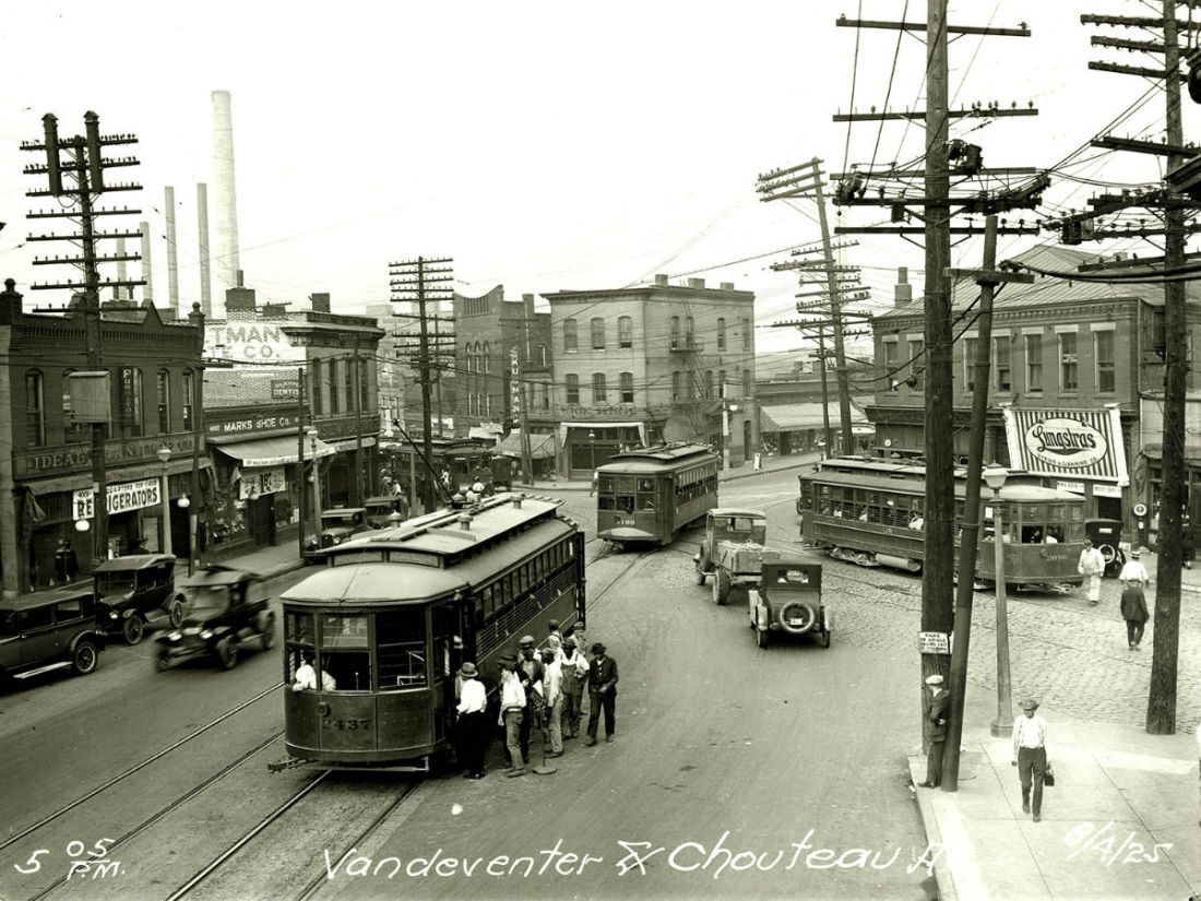 #52 Vandeventer and Chouteau Avenues, 1925