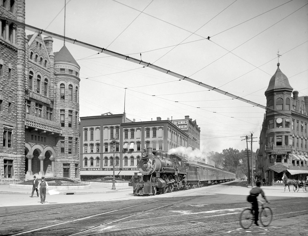 #13 Empire State Express (New York Central Railroad) coming thru Washington Street, Syracuse, 1905