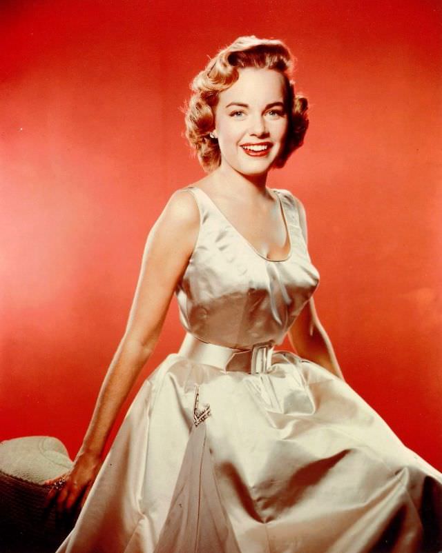 Beautiful Photos Of Terry Moore From 1940s and 1950s Celebrities