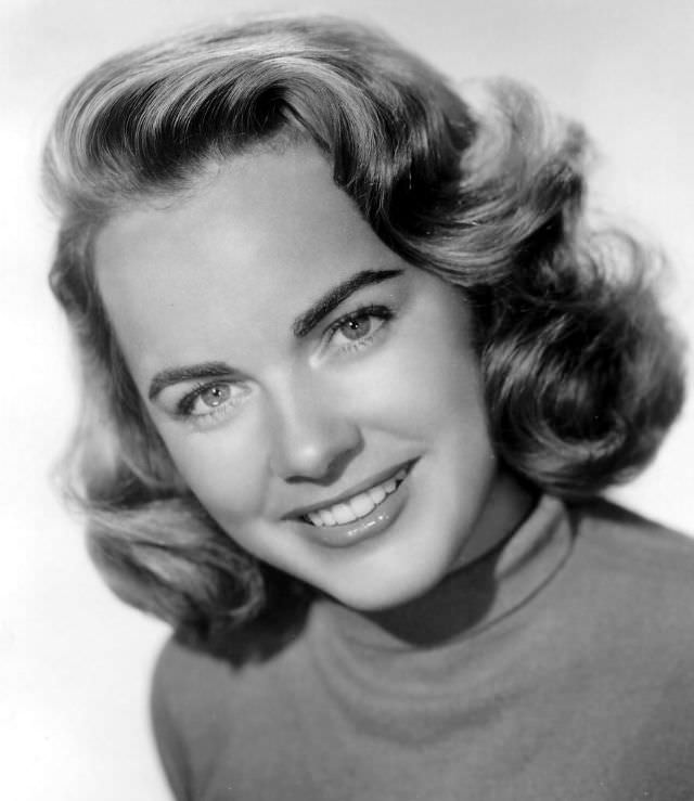 Beautiful Photos Of Terry Moore From 1940s and 1950s Celebrities