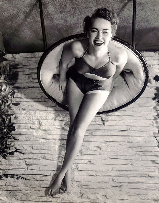 Beautiful Photos Of Terry Moore From 1940s and 1950s Celebrities