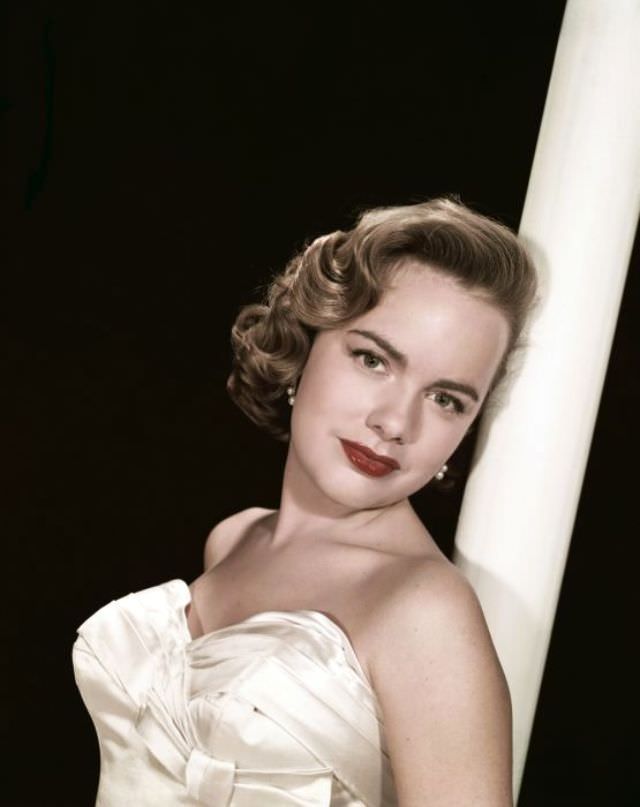 Beautiful Photos Of Terry Moore From 1940s and 1950s Celebrities