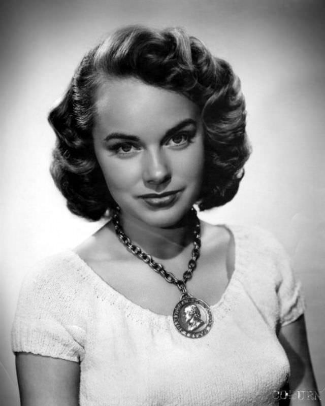 Beautiful Photos Of Terry Moore From 1940s and 1950s Celebrities