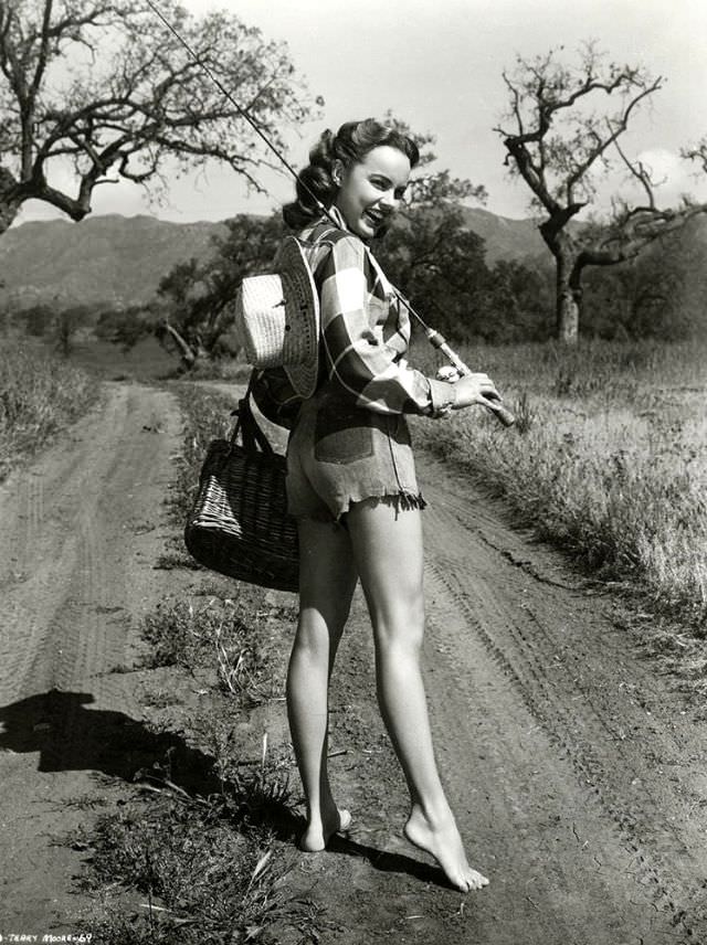 #27 Beautiful Photos Of Terry Moore From 1940s and 1950s #27 Celebrities