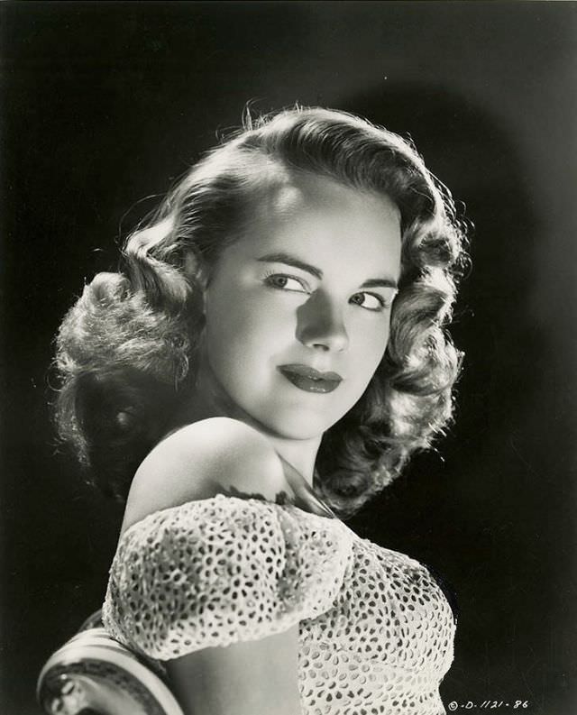 Beautiful Photos Of Terry Moore From 1940s and 1950s Celebrities