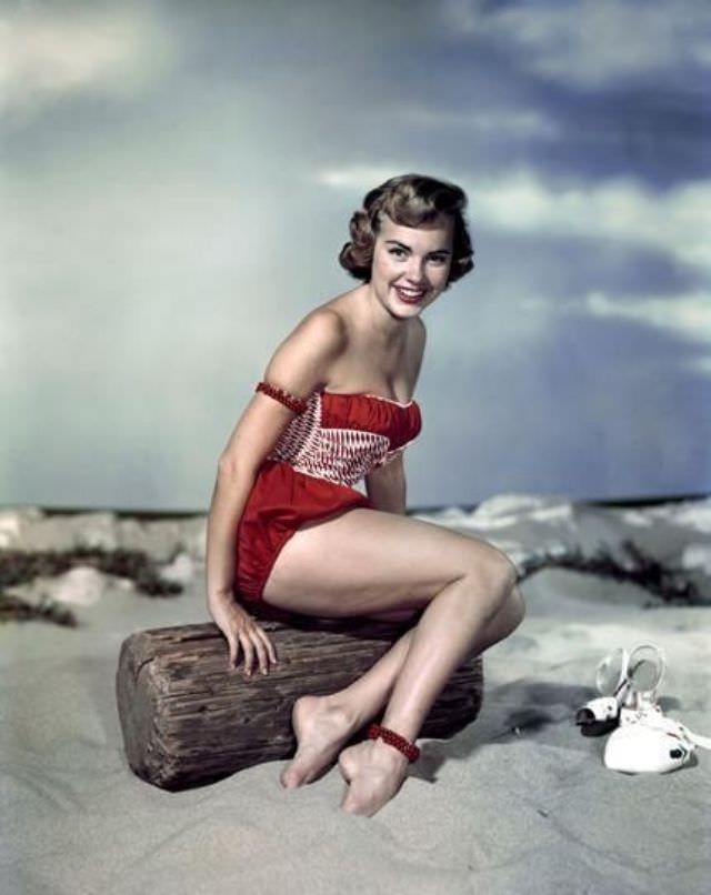 Beautiful Photos Of Terry Moore From 1940s and 1950s Celebrities