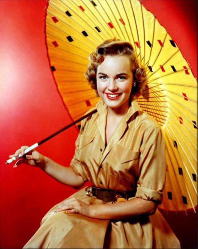 Beautiful Photos Of Terry Moore From 1940s and 1950s Celebrities